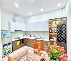 Kẹt tiền nên chính chủ bán nhà Nguyễn Văn Cừ, gần trường tiểu học Gia Thuỵ, ô tô qua, 47m2, 10.7 tỷ