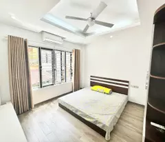 Kẹt tiền nên chính chủ bán nhà Nguyễn Văn Cừ, gần trường tiểu học Gia Thuỵ, ô tô qua, 47m2, 10.7 tỷ