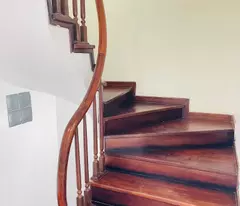 Bán nhà đường La Thành, Ba Đình, Hà Nội. Diện tích: 39m2, lô góc, 3 mặt thoáng, 5 tầng, SĐCC. Giá: