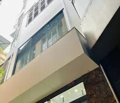 Bán nhà đường La Thành, Ba Đình, Hà Nội. Diện tích: 39m2, lô góc, 3 mặt thoáng, 5 tầng, SĐCC. Giá: