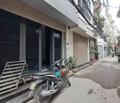 B.án nhà Lạc Long Quân, DT40m2, 5 tầng, 3P. ngủ, ngõ thông, ôtô qua nhà, 30m ôtô tránh đỗ (9.9x tỷ)