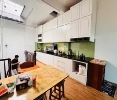 B.án nhà Lạc Long Quân, DT40m2, 5 tầng, 3P. ngủ, ngõ thông, ôtô qua nhà, 30m ôtô tránh đỗ (9.9x tỷ)