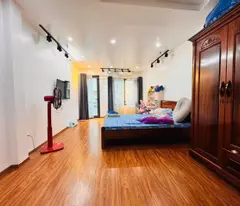 B.án nhà Lạc Long Quân, DT40m2, 5 tầng, 3P. ngủ, ngõ thông, ôtô qua nhà, 30m ôtô tránh đỗ (9.9x tỷ)
