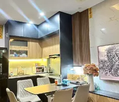Ôt ô ngủ trong nhà  40m², 5 tầng, 3PN, 4WC, Ngô Gia Tự  - Long Biên - 4.8 tỷ