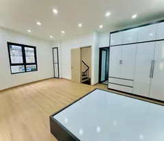 Nhà mới phố Dương Văn Bé, Hai Bà Trưng  cần bán gấp, 5 tầng 41m2 giá 6.9 tỷ