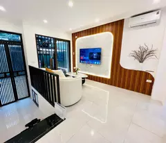 Chính chủ gửi bán nhà tập thể tầng 1 Nghĩa Tân, nhà đẹp, đủ nội thất, vỉa hè, kinh doanh, ô tô đỗ