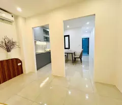 Chính chủ gửi bán nhà tập thể tầng 1 Nghĩa Tân, nhà đẹp, đủ nội thất, vỉa hè, kinh doanh, ô tô đỗ