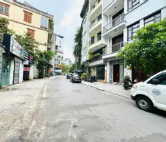 Bán nhà Lạc Long Quân, DT56m2, 4 tầng, 4P. ngủ, ôtô qua cổng nhà, cách 1 nhà ra ôtô tránh đỗ, vài