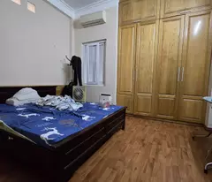 Bán nhà Lạc Long Quân, DT56m2, 4 tầng, 4P. ngủ, ôtô qua cổng nhà, cách 1 nhà ra ôtô tránh đỗ, vài