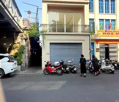 Cho thuê nhà 37 Hàng giầy' mặt bằng 108M2 x 3 tầng, cạnh chợ Đồng xuân tiện cho nhiều loại hình