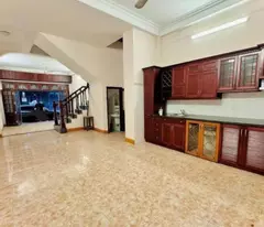 Bán nhà dân xây Ngọc Lâm,Long Biên tổng sàn 200m2 ô tô đỗ cổng 9.6 tỷ