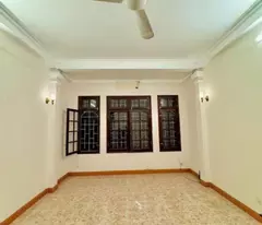 Bán nhà dân xây Ngọc Lâm,Long Biên tổng sàn 200m2 ô tô đỗ cổng 9.6 tỷ