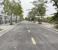 Bán căn góc 105,7m2 Shophouse Eurowindown, mặt đường Ban Tím rộng 17m - View hồ quảng trường