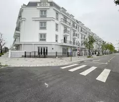 Bán căn góc 105,7m2 Shophouse Eurowindown, mặt đường Ban Tím rộng 17m - View hồ quảng trường