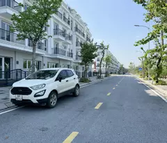 Bán căn góc 105,7m2 Shophouse Eurowindown, mặt đường Ban Tím rộng 17m - View hồ quảng trường