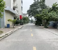 Cần bán xẻ khe 90m2 đất TĐC Thạch Bàn. Đường 13m, vỉa hè rộng, gần dự án Himlam