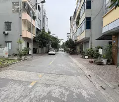 Cần bán xẻ khe 90m2 đất TĐC Thạch Bàn. Đường 13m, vỉa hè rộng, gần dự án Himlam