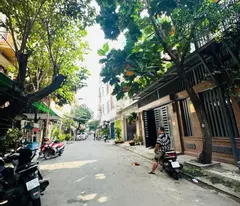 70 CHDV CAO CẤP - MẶT TIỀN KHU  SẦM UẤT - DT KHỦNG 400M2 - D.Ò.N.G T.I.Ề.N 3.6 TỶ/NĂM