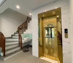 Dưới 6 tỷ siêu phẩm Ngọc Lâm, 40m2 full nội thất, 7 tầng nhà mới cứng, ô tô tận giường