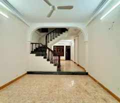 Bán nhà Phố Trịnh Đình Cửu, nhà đẹp, dân xây, ô tô vào nhà, ngõ ô tô tải. Kinh doanh