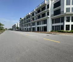 Cần bán gấp 80,6m2 Shophouse Metropolitan - Mặt phố Nguyễn Mậu Tài. Hai mặt đường trước sau