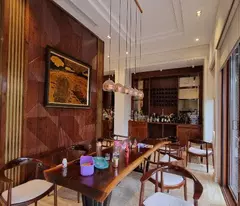 BIỆT THỰ ĐẲNG CẤP NHẤT  CIPUTRA – VIEW TỶ ĐÔ SÂN GOLF VÀ HỒ CÁ SIÊU ĐẸP – THANG MÁY HIỆN ĐẠI  DIỆN