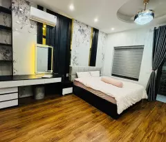 BÁN NHÀ MẶT NGÕ, 5 TẦNG THANG MÁY, PHỐ LÒ ĐÚC, Ô TÔ ĐỖ CỬA, ĐẸP LONG LANH