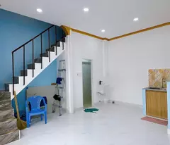 Sát mặt đường xe hơi 
Nhà Ngang 4.6 Dài 5.7 đúc 2 tấm hơn 2 tỷ