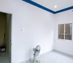 Sát mặt đường xe hơi 
Nhà Ngang 4.6 Dài 5.7 đúc 2 tấm hơn 2 tỷ