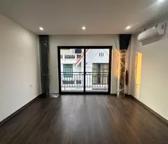 Nhà Tây Hồ 35m2 x 5 tầng, thang máy, ngõ nông, thoáng sáng, cách ô tô đỗ 5M.