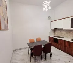Bán nhà Phố Hào Nam_Ngõ ô tô tránh_Trước nhà sân chơi 400 mét vuông_50mx4T_Giá: 10 Tỷ.