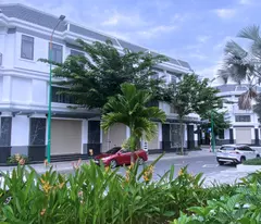 Nhà phố đẹp 1 trệt 1 lầu, MT đường lớn 12m, thổ cư 100%, Hòa Lợi, Bến Cát – DT 85m², giá 2,66 tỷ,