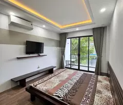 Nhà 4 tầng - có thang máy nội thất cao cấp dành cho gia đình có người lớn tuổi - KĐT Mỹ Gia 5