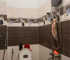Bán nhà đẹp căn góc đường Nguyễn Thái Học, 2 tầng, 2 phòng ngủ, sân rộng rãi. Vị trí gần chợ Đầm,