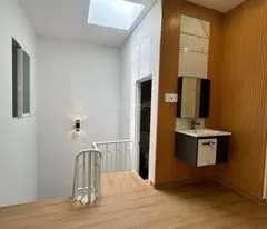 Bán căn nhà chính chủ tại TTTP, đường Định Cư. Nhà mới xây, nội thất đầy đủ, dọn vào ở liền. Giá