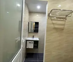 Bán căn nhà chính chủ tại TTTP, đường Định Cư. Nhà mới xây, nội thất đầy đủ, dọn vào ở liền. Giá