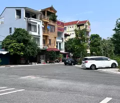 biệt thự sân vườn Cổ Linh-Bát Khối, 324m x 3 tầng, mặt tiền 10m, sân vườn gara 4 ôtô, full thổ cư