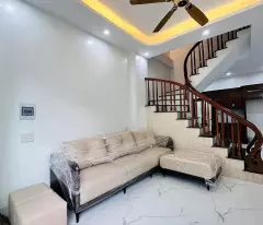 Bán căn nhà 3 tầng trung tâm phường Trần lãm nội thất xin sò.diện tích 38m2. giá 1.850 tỷ