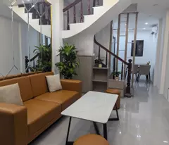 Bán nhà Lạc Long Quân, ngõ thông, gần ô tô tránh, ở luôn  (chỉ 7.8x t.ỷ)