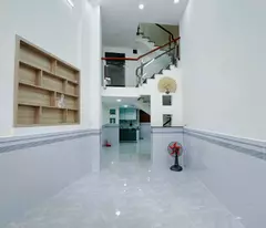 Sát mặt tiền đường Vĩnh Khánh Q 4 cách 0.5 giây Q1 
Đường trước nhà 4.5 m
DIỆN TÍCH 150 M2 
NHÀ