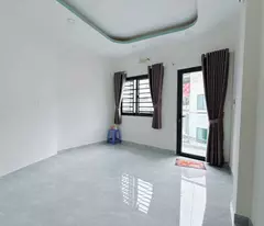 Sát mặt tiền đường Vĩnh Khánh Q 4 cách 0.5 giây Q1 
Đường trước nhà 4.5 m
DIỆN TÍCH 150 M2 
NHÀ