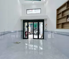 Sát mặt tiền đường Vĩnh Khánh Q 4 cách 0.5 giây Q1 
Đường trước nhà 4.5 m
DIỆN TÍCH 150 M2 
NHÀ