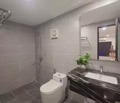 Bán căn tập thể Đại học KTQD Trần Đại Nghĩa, 95m2, 3pn. Nhà đẹp,ở ngay