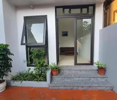 BÁN NHÀ ĐẸP SÂN VƯỜN THƯỢNG THANH-LONG BIÊN 6.8 TỶ 70m 3 TẦNG , MT 4m, GẦN Ô TÔ.