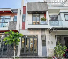 Nhà ngay Trung tâm huyện Bình Chánh- TP Hồ Chí Minh, sổ hồng riêng, sang tên trong ngày