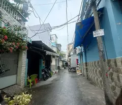 CĂN GÓC 3 MẶT TIỀN ĐƯỜNG THÔNG 
 

NGANG 4.1 NỞ HẬU 4.2 DÀI 8.5 M

3 TẦNG 
CÓ 3 TỶ TRUNG TÂM Q4