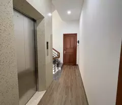 Toà 5 tầng, khu Phố Tây An Thượng, cách biển Mỹ Khê chỉ 30m, Đà Nẵng.