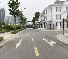 Chính chủ bán căn góc, view bể bơi DT: 95,5m2 mặt đường Giáng Hương - Dự án Eurowindow
