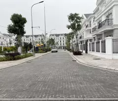 Chính chủ bán căn góc, view bể bơi DT: 95,5m2 mặt đường Giáng Hương - Dự án Eurowindow