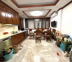 Nhà TÂY HỒ 9 tầng thang máy - Ô tô đỗ cách 10M - Full nội thất xịn.
